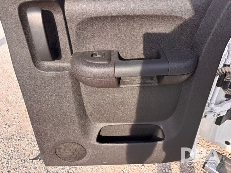 2013-gmc-2500-image-57