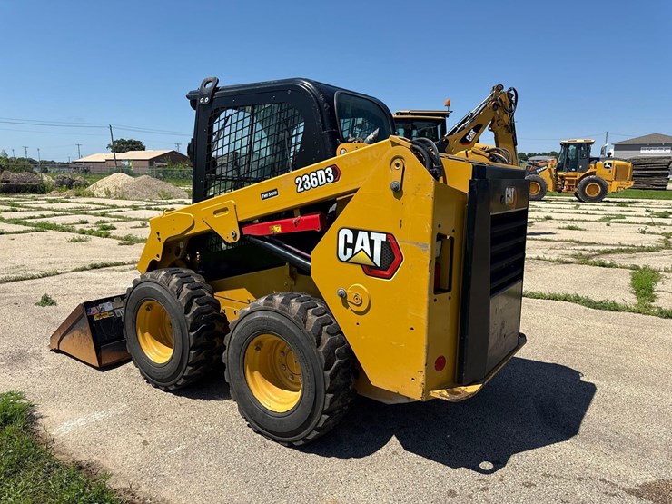 2022-caterpillar-236d3-image-3