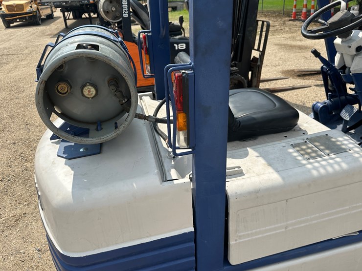 #2077-•-komatsu-fg305t11,-forklift-image-36