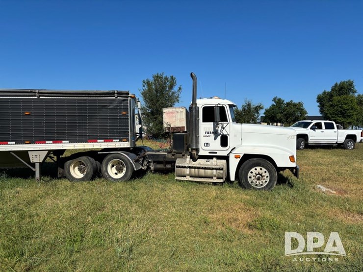 1997-freightliner-fld120-image-5