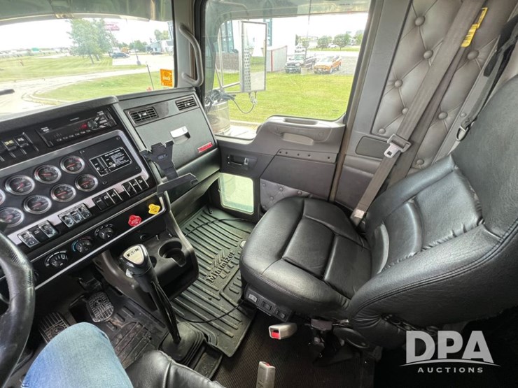 2012-kenworth-w900-image-28
