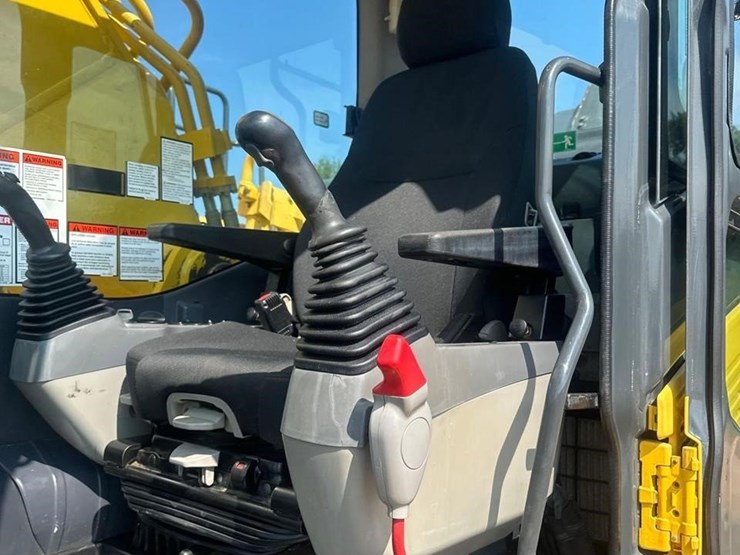 2020-komatsu-pc360-lc-11-image-23
