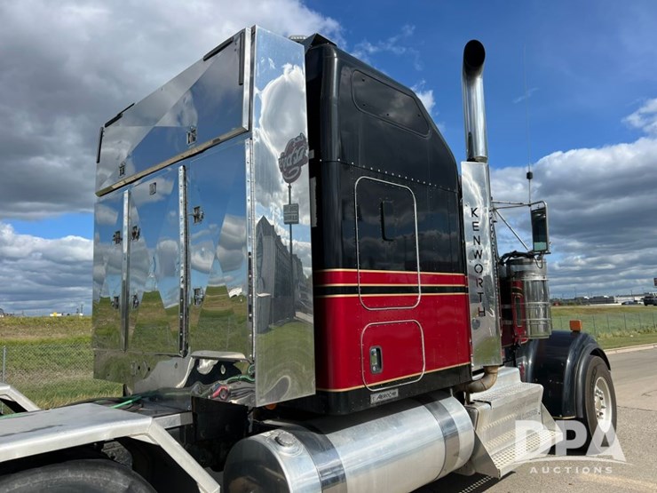 2012-kenworth-w900-image-12