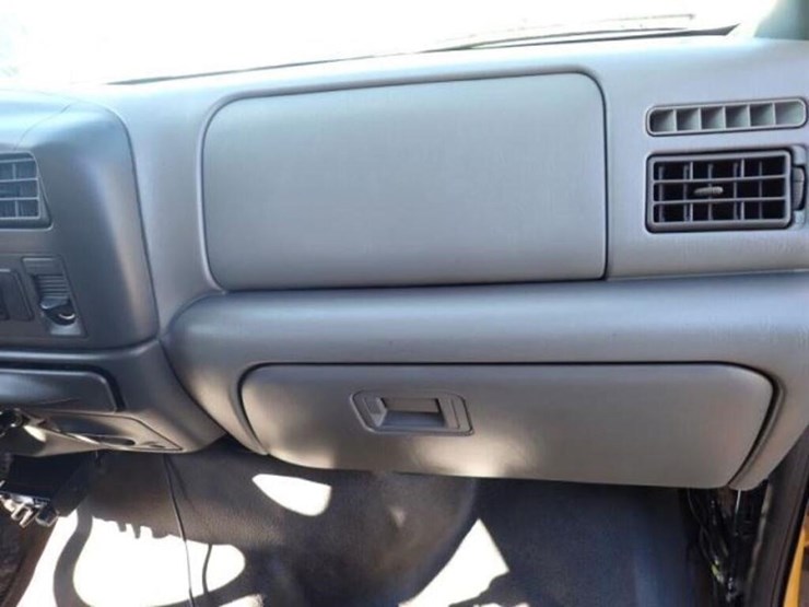 2005-ford-f750-xlt-image-25