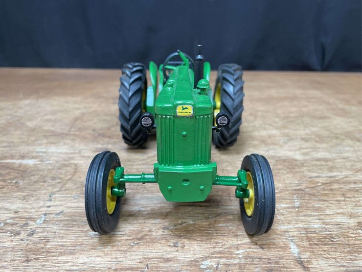 john-deere-320-image-10