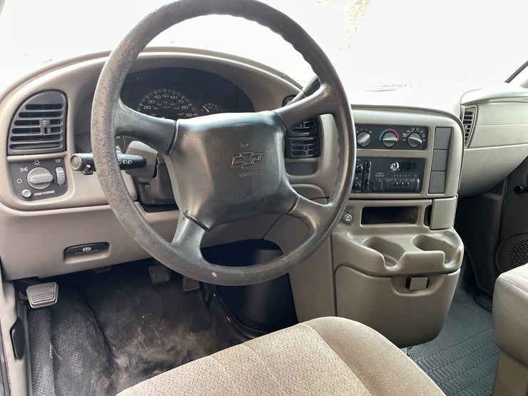 2004-chevrolet-astro-image-11
