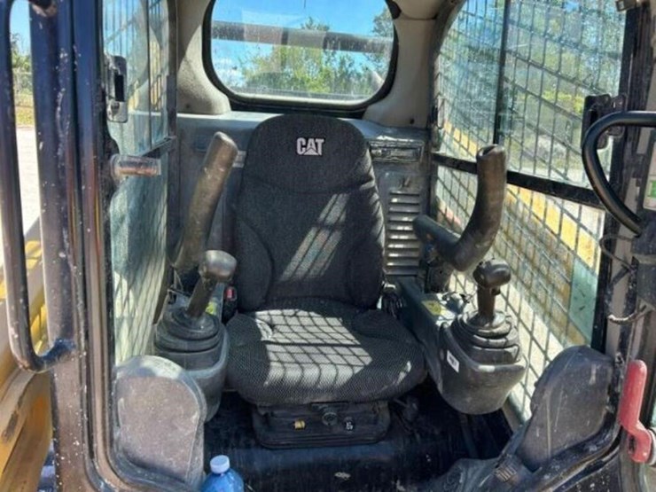 2014-caterpillar-259d2-multi-terrain-loader-cat025-image-16