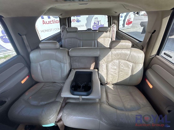 2001-chevrolet-suburban-image-20
