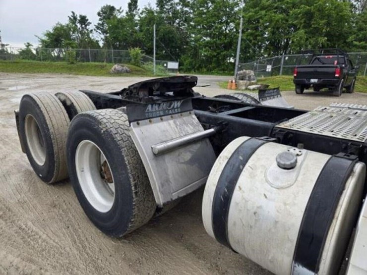 2012-volvo-d13-t/a-hiway-tractor---day-cab-4v4nc9e-image-11