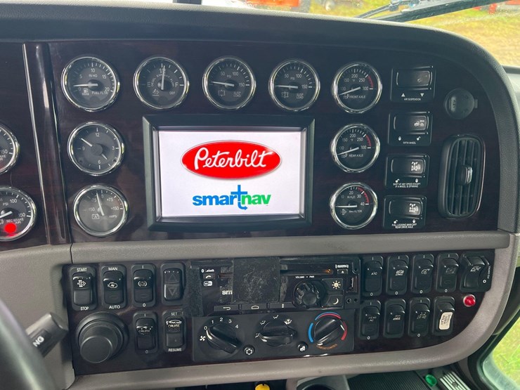 2019-peterbilt-389-image-36