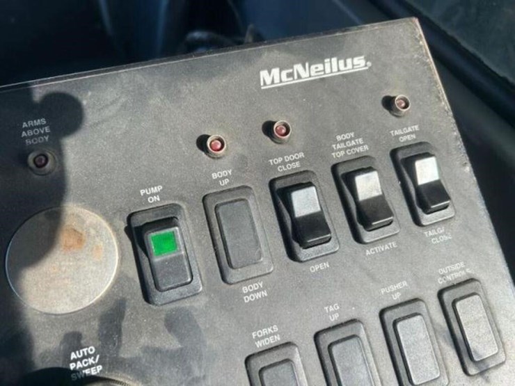 2009-peterbilt-pb320-coe-front-loading-t/a-garbage-image-23