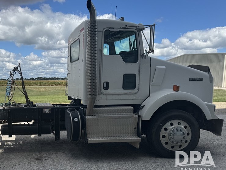 2011-kenworth-t800-image-4