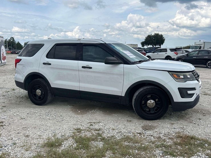 2017-ford-explorer-image-2