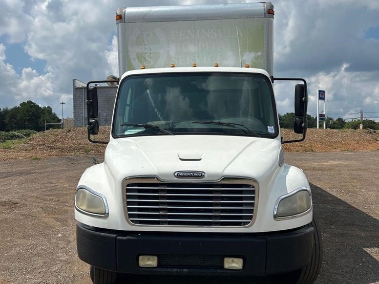 2005-freightliner-business-class-m2-106-image-5