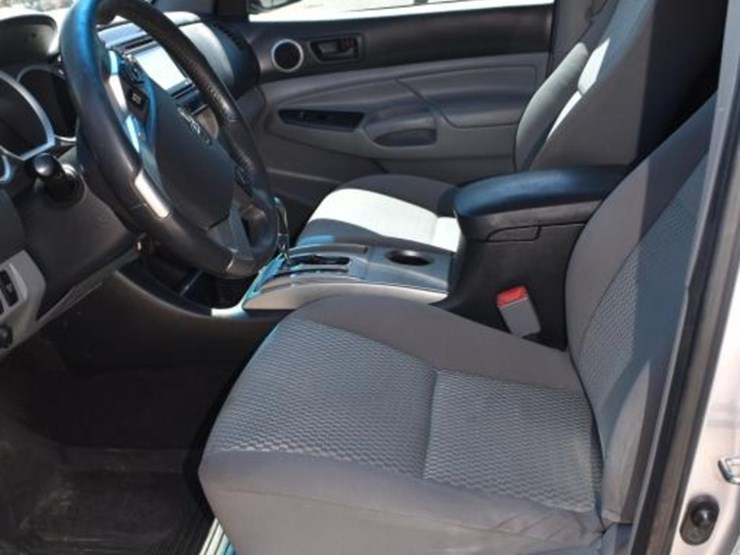 2014-toyota-tacoma-image-14