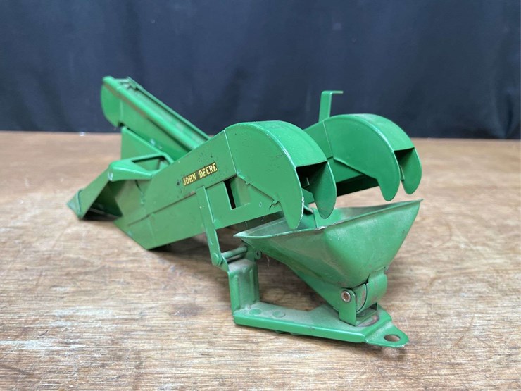 john-deere-16-image-3
