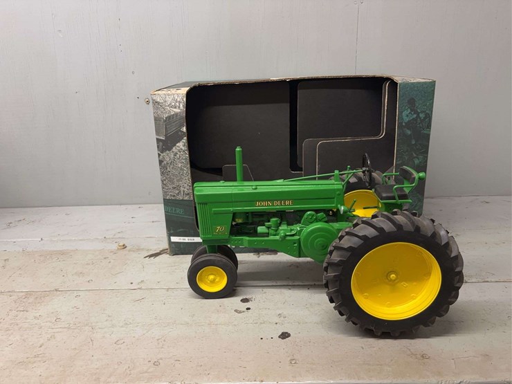 john-deere-8-image-1