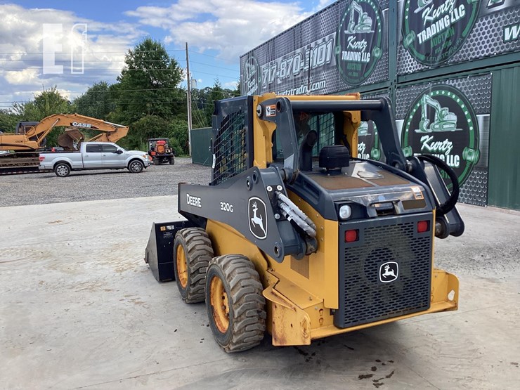 2022-deere-320g-image-2