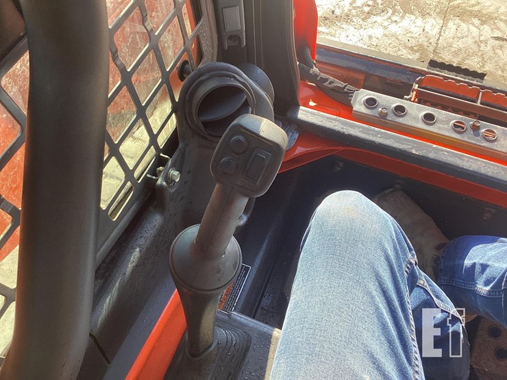 2018-kubota-ssv65-image-14
