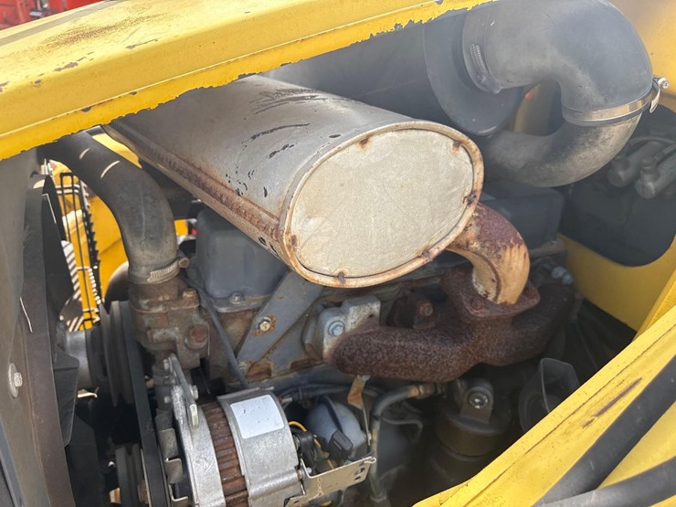 new-holland-555e-image-12
