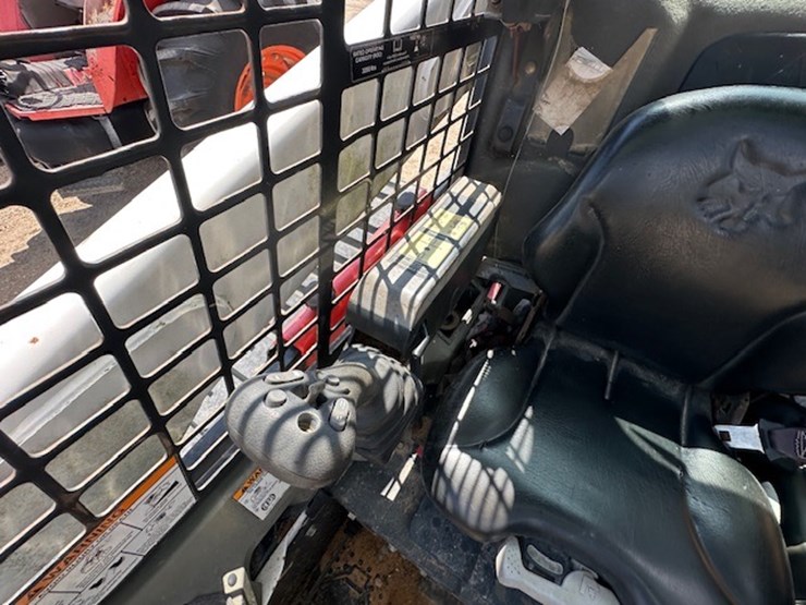 2016-bobcat-t740-image-46