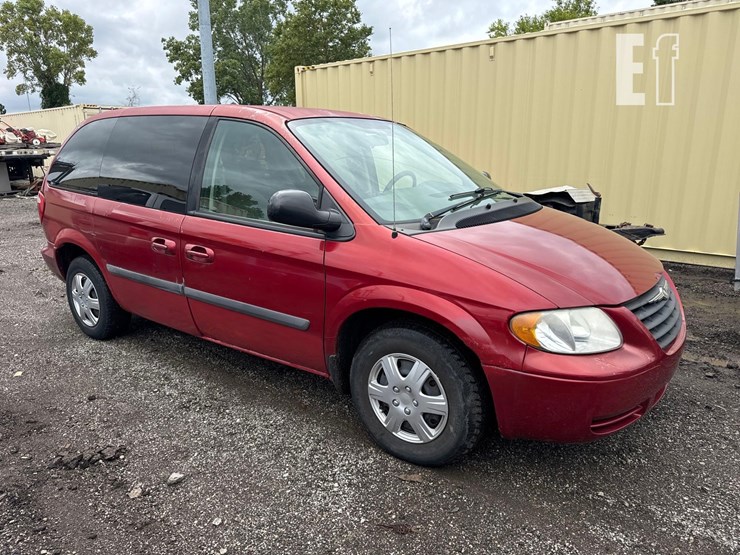 2006-chrysler-town-&-country-image-1