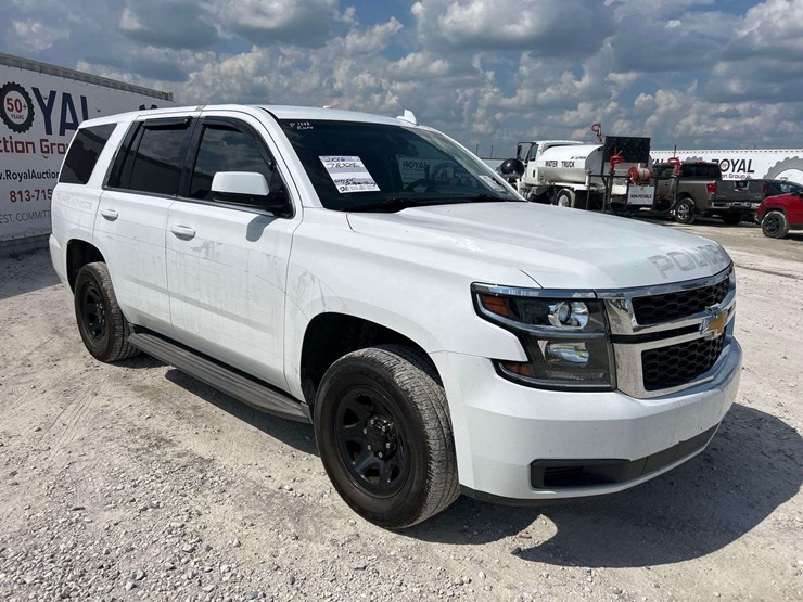 2016-chevrolet-tahoe-image-2