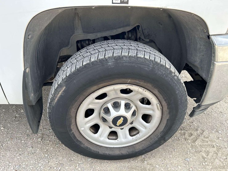 2013-chevrolet-silverado-3500hd-image-27