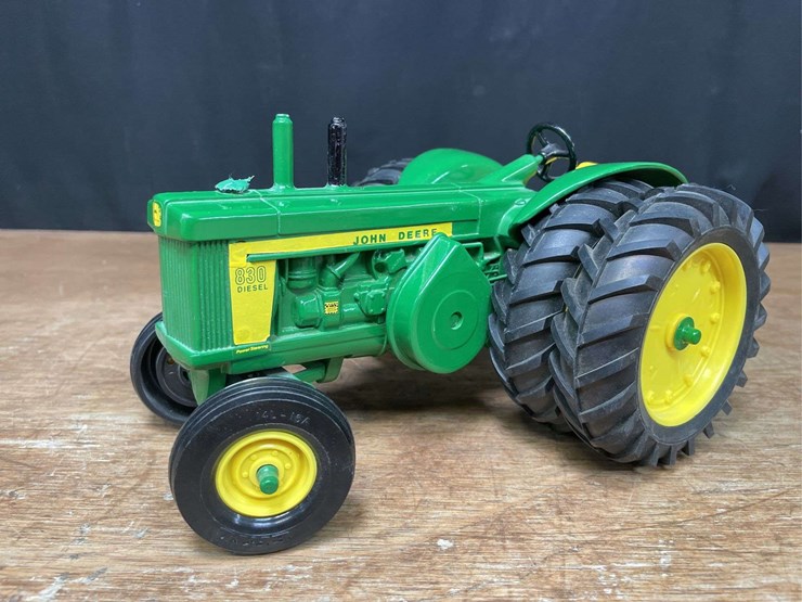 john-deere-830-image-1