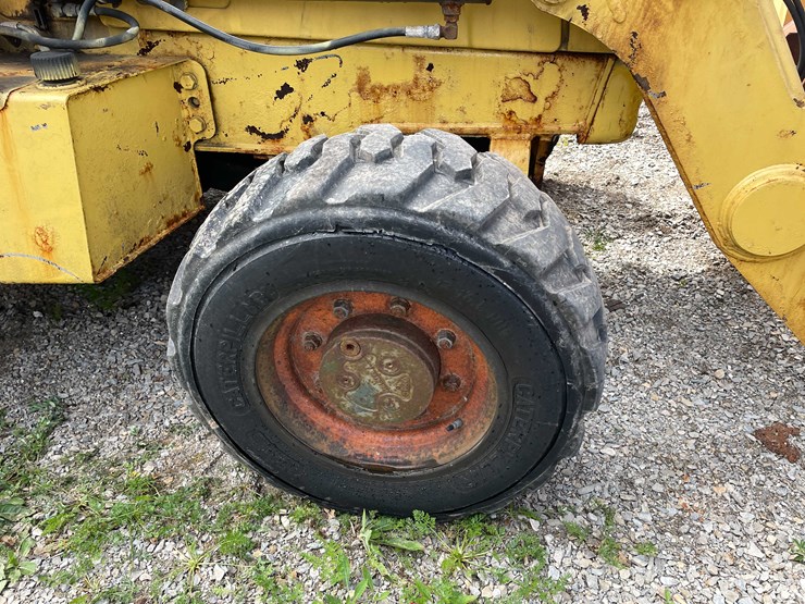 new-holland-u80-image-13