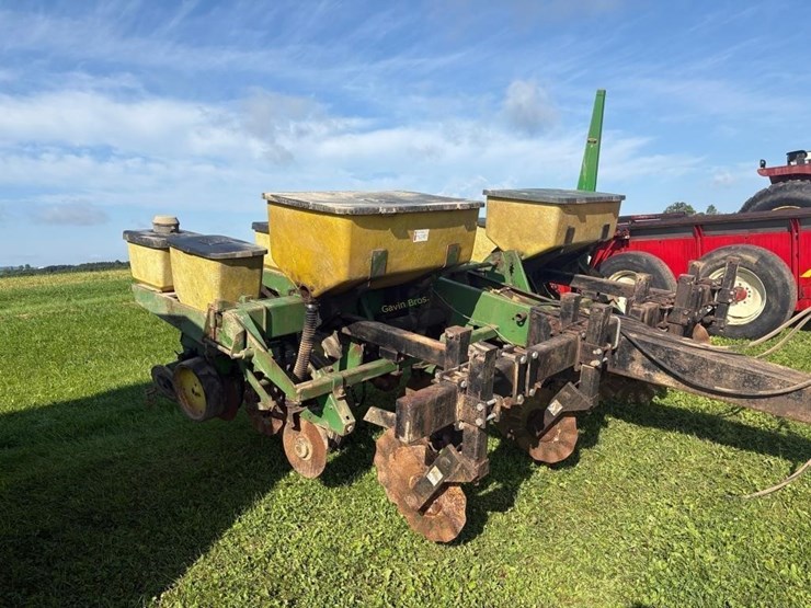 john-deere-4-row-corn-planter-image-4