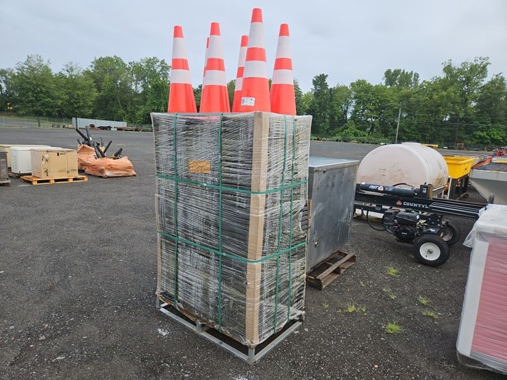 (250)-28"-traffic-cones-image-1