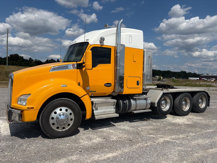 2015-kenworth-t880-image-1