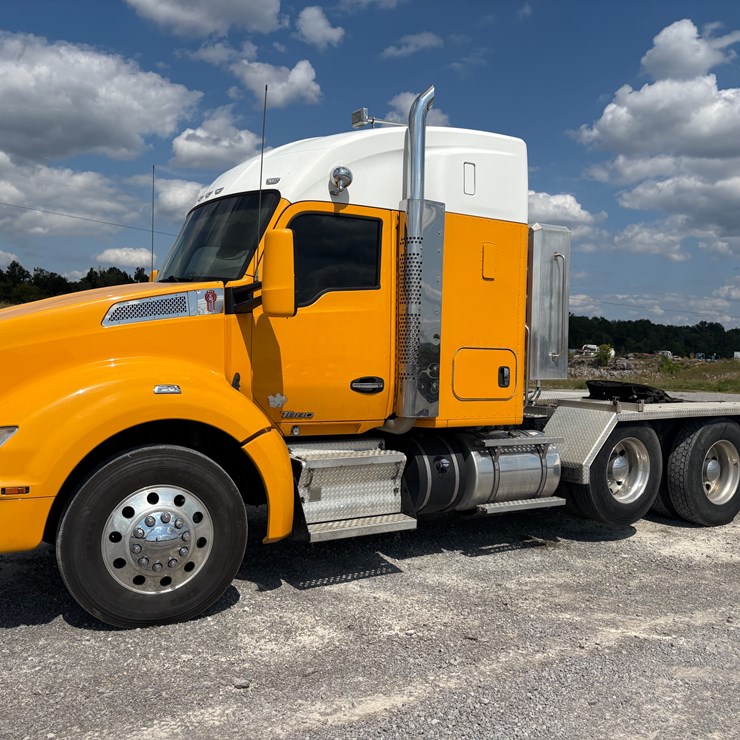 2015 KENWORTH T880