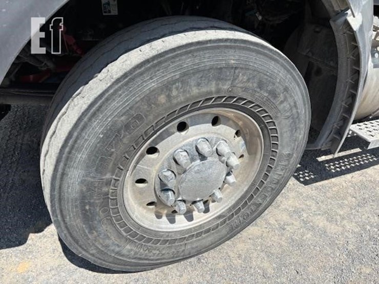 2022-kenworth-t880-image-24