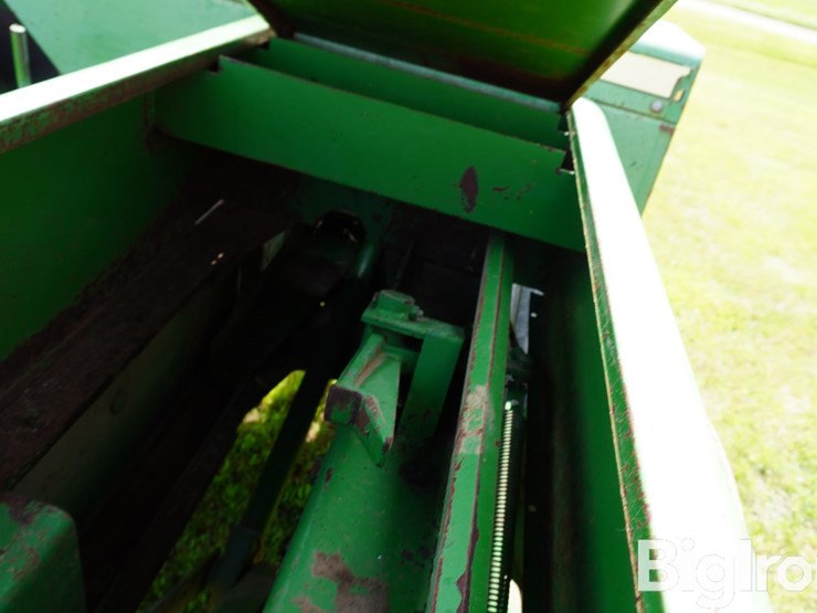 john-deere-336-image-15