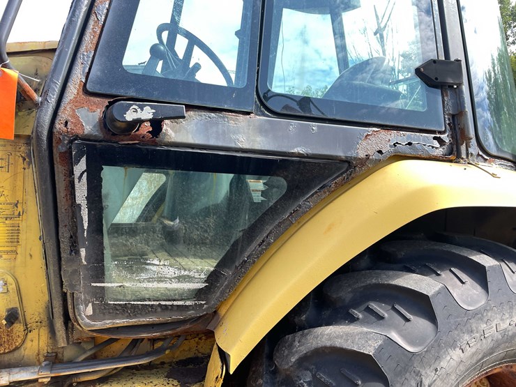 new-holland-u80-image-35