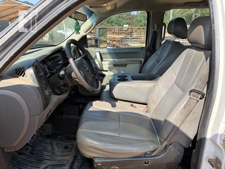 2013-gmc-sierra-3500-image-8