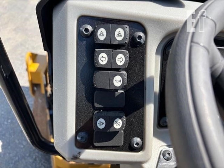 2016-caterpillar-cs54b-image-6