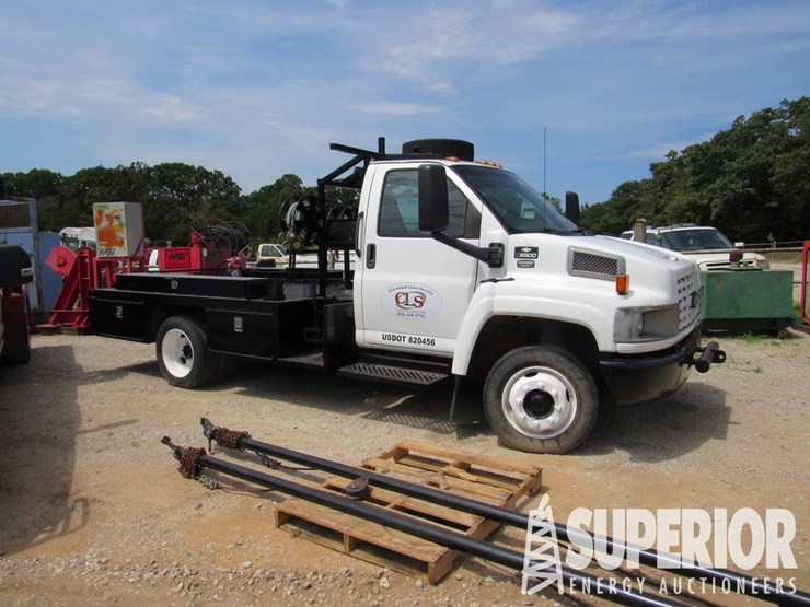 (x)-2005-chevrolet-c-5500-hydraulic-4x2-s/a-dually-image-1
