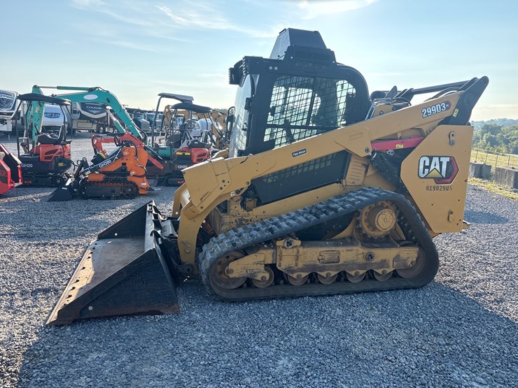 2021-caterpillar-299d3-image-1