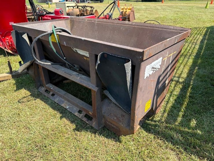 woodchuck-80"-shavings-spreader-attachment-image-5