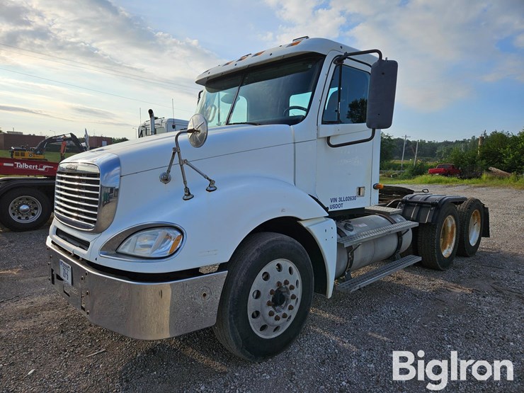 2003-freightliner-columbia-120-image-1