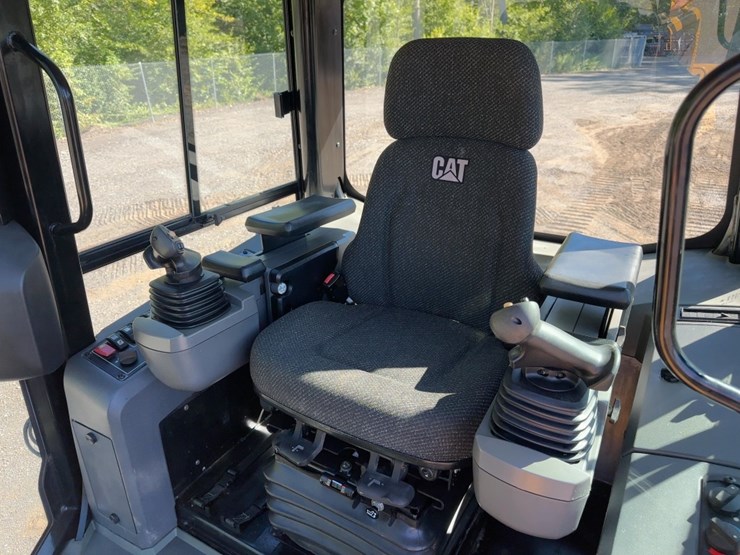 2011-caterpillar-d4k-xl-image-32