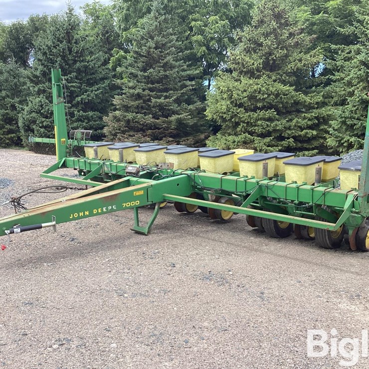 1983 JOHN DEERE 7000