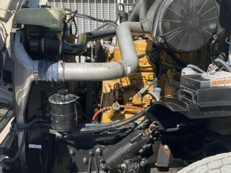 2004-sterling-l9500-image-18