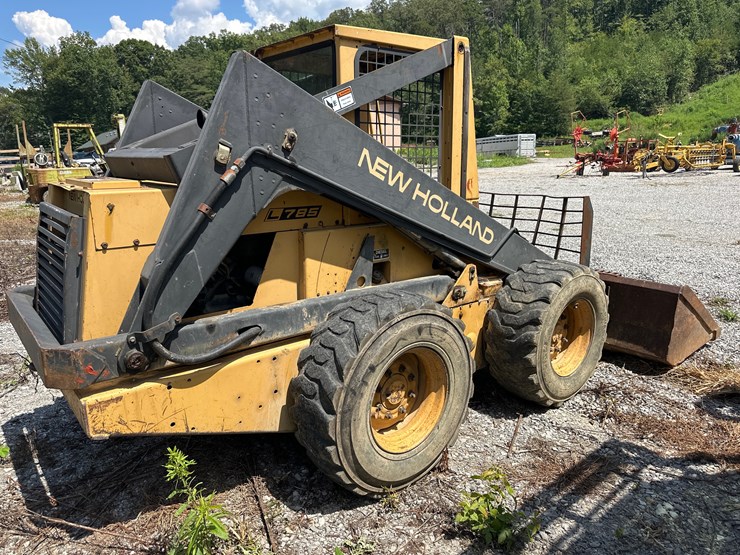 #125-•-new-holland-l785-skid-steer-image-4