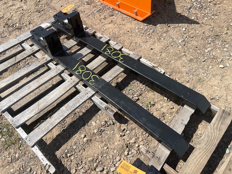 #3081-•-unused-2025-wolverine-adjustable-clip-on-pallet-forks-image-3