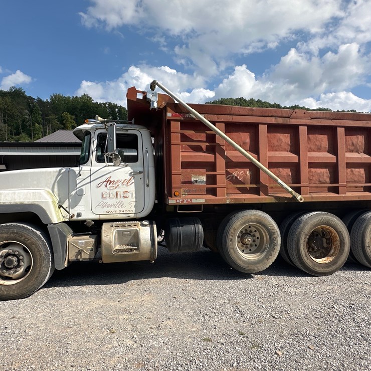 2001 MACK RD688S