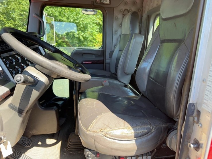 2012-kenworth-w900-image-30
